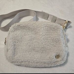 Lululemon 2L belt bag in white opal gold hardware